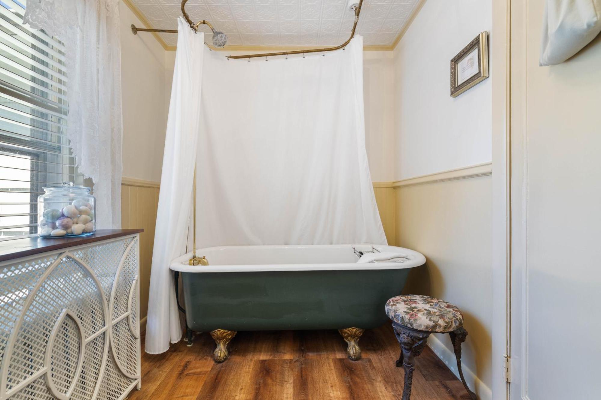 Westbrook Inn Bed And Breakfast Room photo